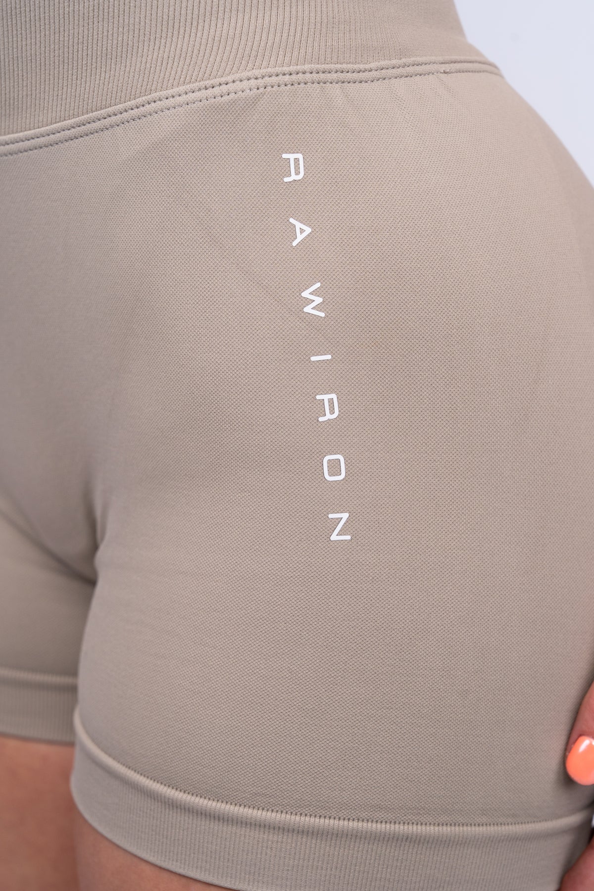 Signature Shorts Stone